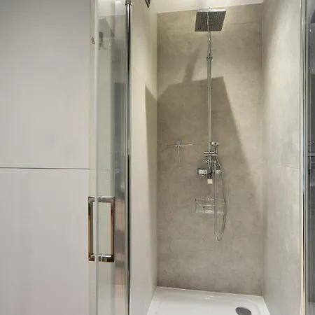 Invest Szklarska 800 B4